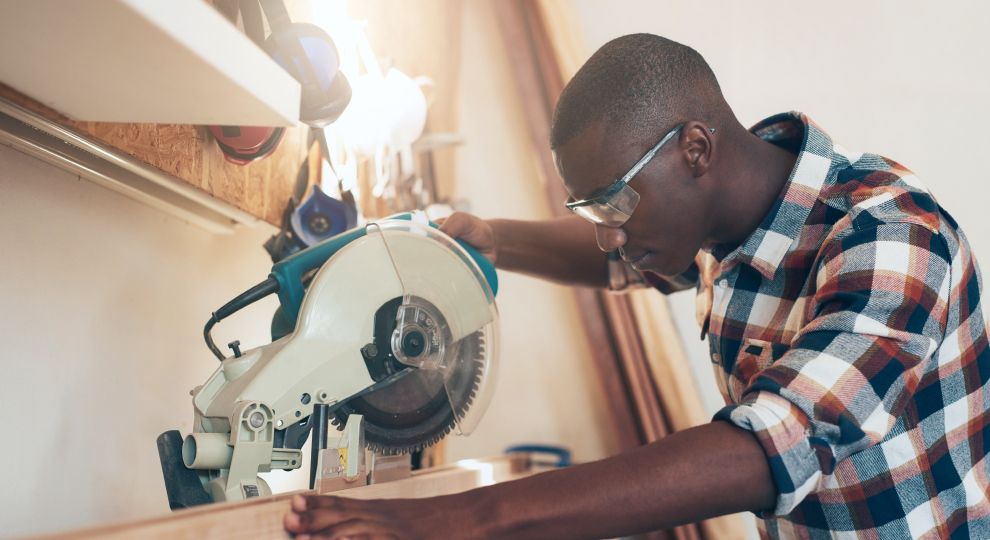 Man working with table saw